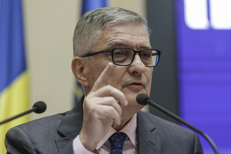 Dăianu: „Hărmălaia” din coaliție nu ajută România în criză politică