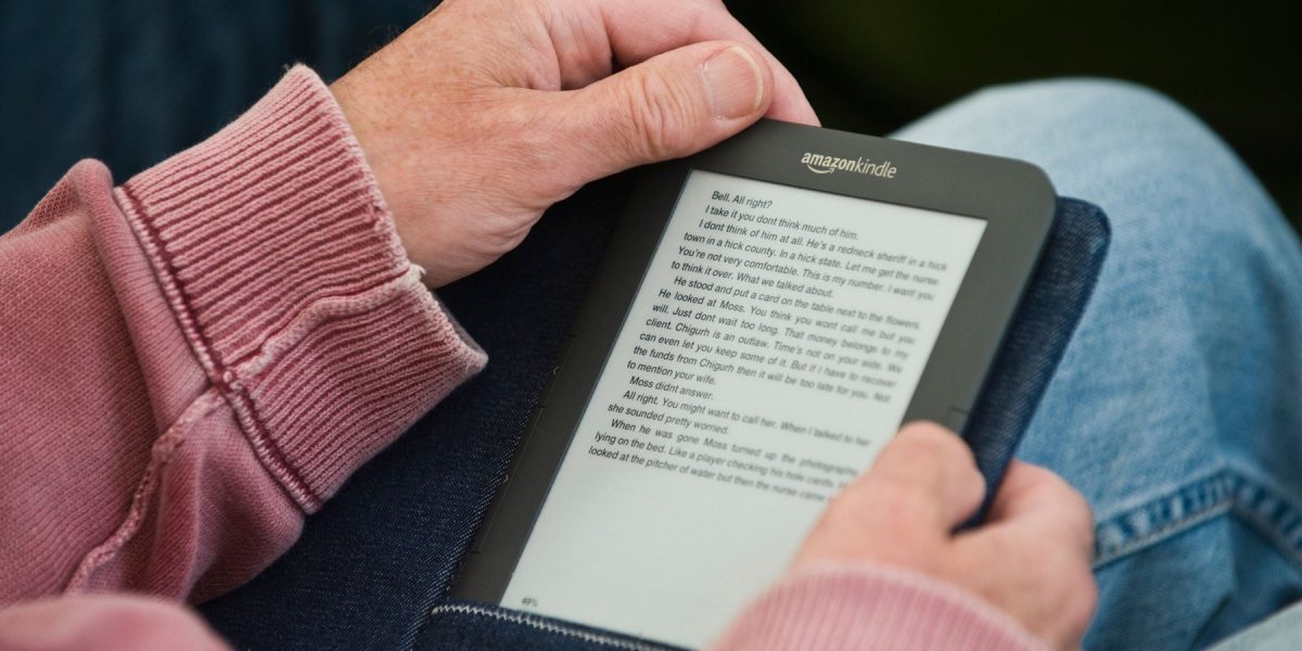 Amazon Zădărnicește Kindle-urile Vechi: Sfârșitul Accesului la Cărți pentru Unii Utilizatori Amazon se pregătește să pună punct suportului tehnic pentru dispozitivele Kindle lansate înainte de 2012, o decizie care va limita drastic funcționalitatea acestora