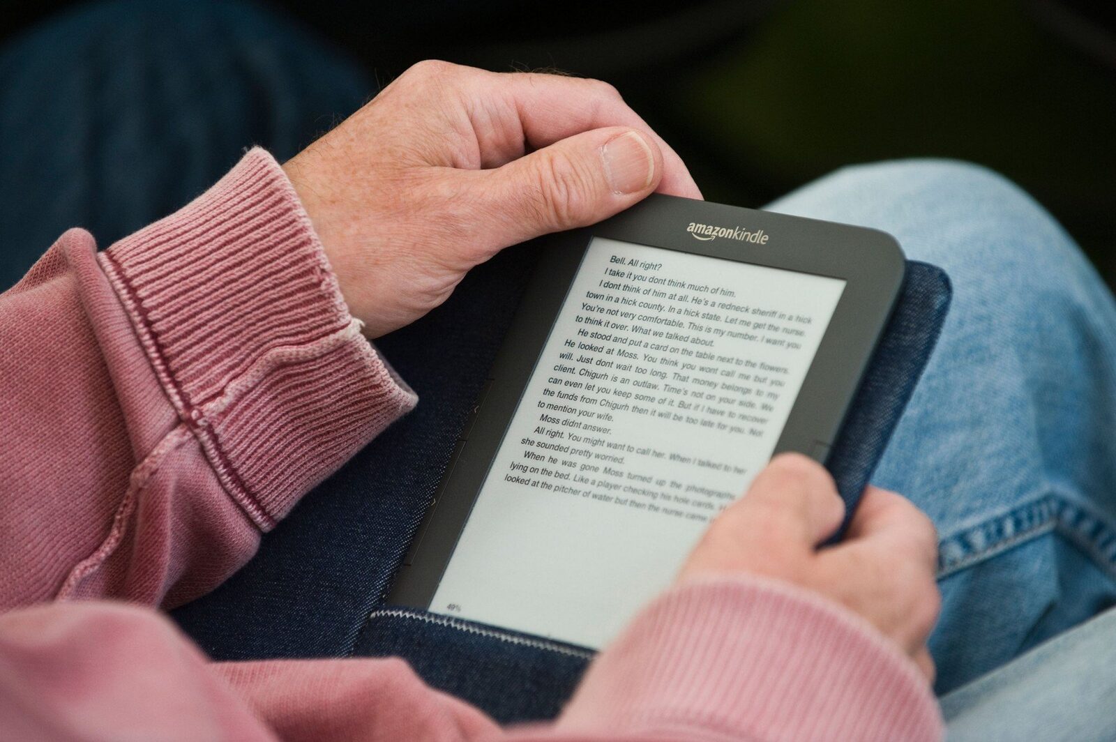 Amazon Zădărnicește Kindle-urile Vechi: Sfârșitul Accesului la Cărți pentru Unii Utilizatori Amazon se pregătește să pună punct suportului tehnic pentru dispozitivele Kindle lansate înainte de 2012, o decizie care va limita drastic funcționalitatea acestora
