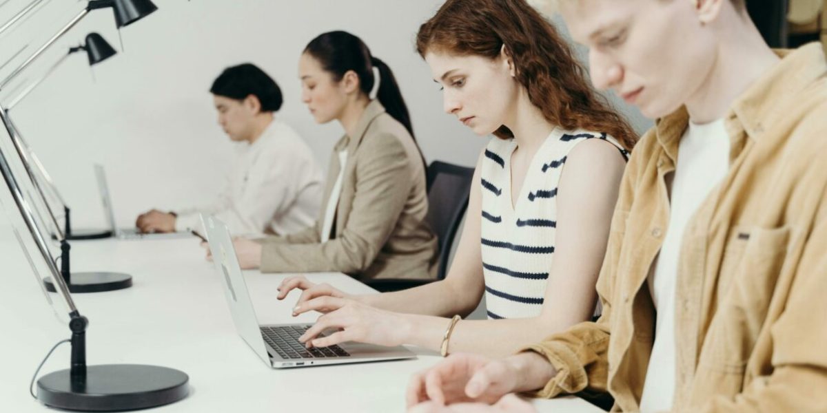 Întârzieri la job: Tribunalul Suprem din Spania dă undă verde la tăieri salariale