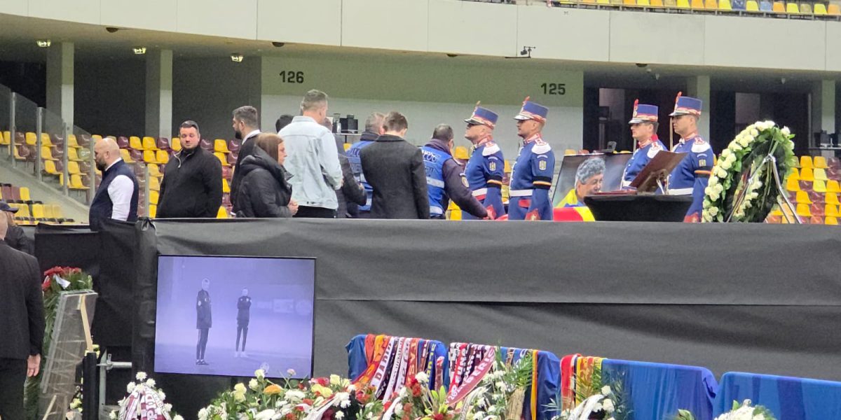 Cu lacrimi în ochi și emoție, jandarmii și cei care au asigurat paza la Arena Națională au fost ultimii care și-au luat rămas bun de la Mircea Lucescu
