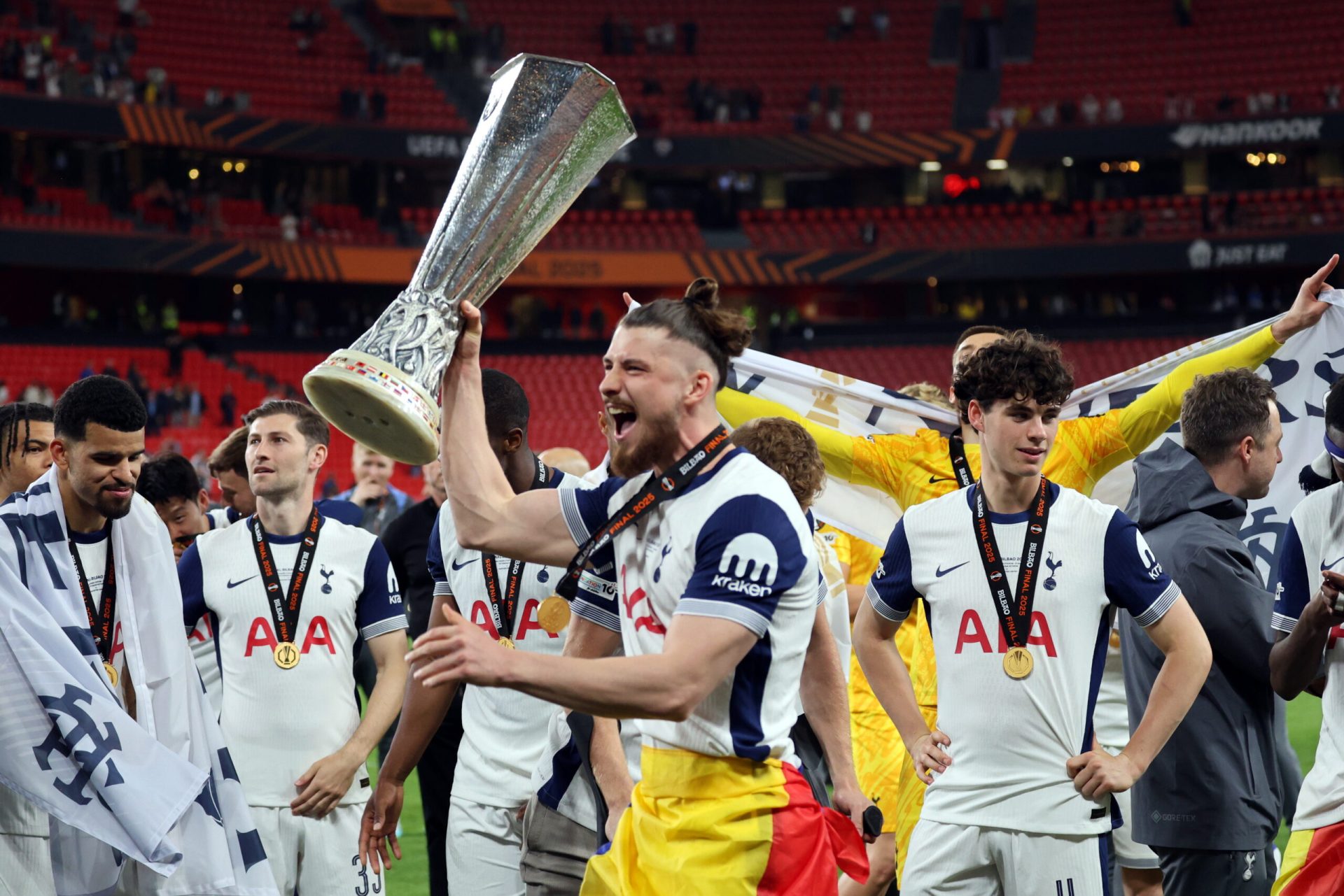 Florin Manea, impresarul lui Radu Drăgușin, a dezmințit informațiile apărute în presa internațională privind un posibil transfer al fundașului român la Fiorentina