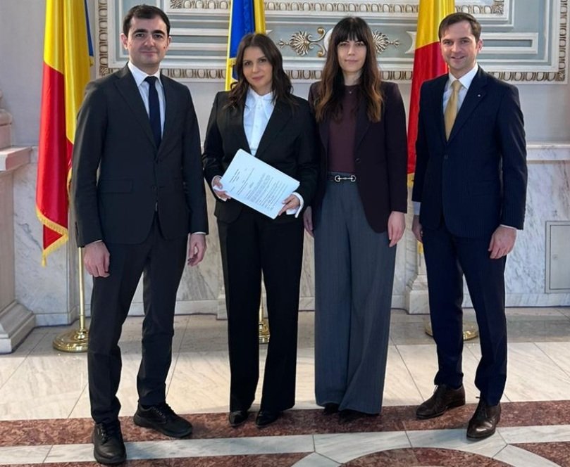 Un proiect legislativ inițiat de un grup de parlamentari din mai multe partide propune introducerea în România a unor conturi similare cu sistemele 401(k) și IRA, folosite în Statele Unite pentru economisirea destinată pensiei