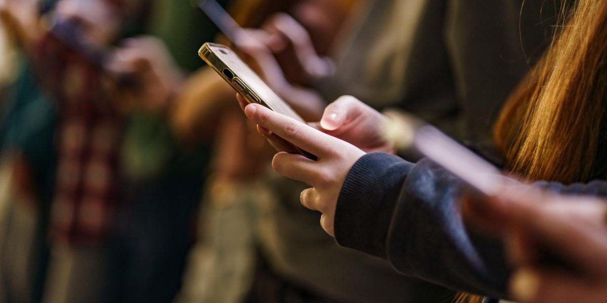 Rețelele sociale pe lista neagră: Ce țări din Europa vor să interzică accesul minorilor