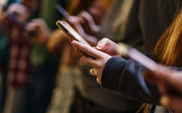 Rețelele sociale pe lista neagră: Ce țări din Europa vor să interzică accesul minorilor