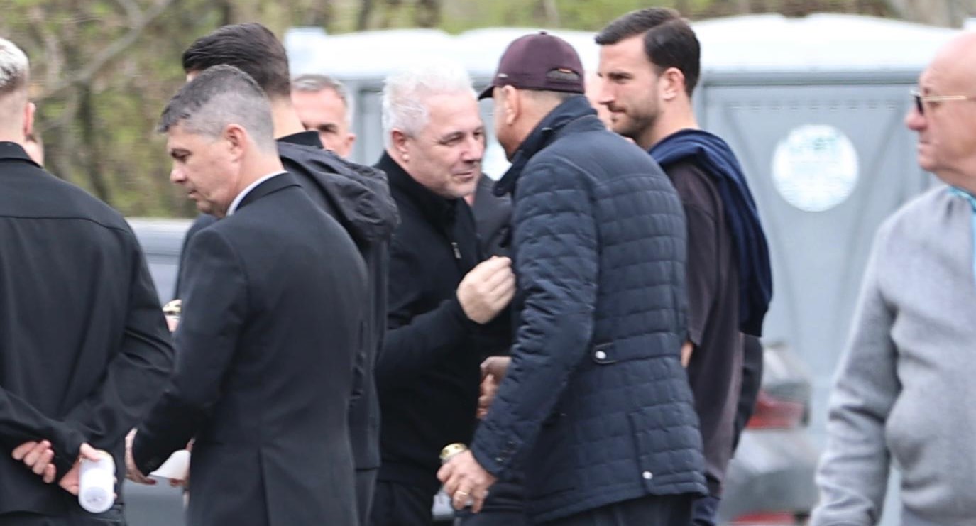 Marius Șumudică și Dan Șucu s-au întâlnit joi dimineața la priveghiul lui Mircea Lucescu de la Arena Națională, un eveniment care a readus în atenție relația tensionată dintre cei doi