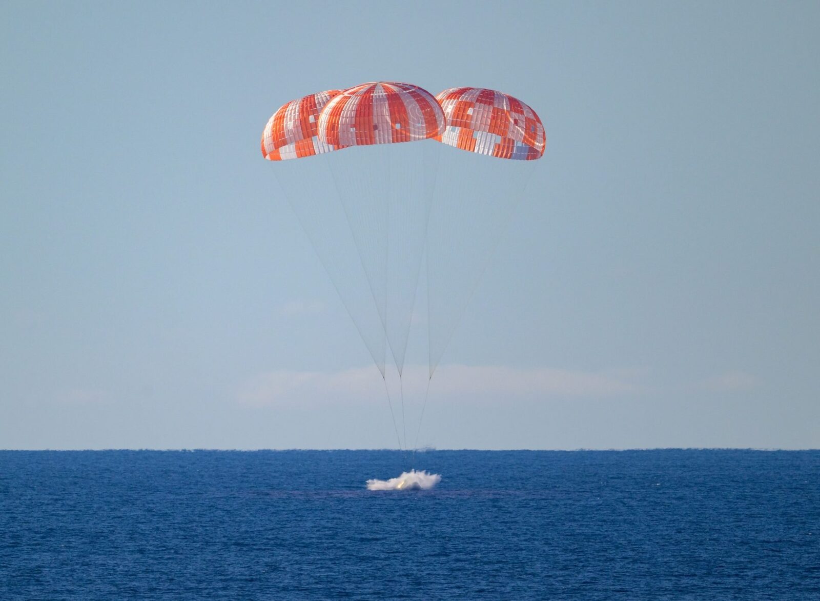Integrity, succes în Pacific: NASA confirmă „amerizare direct la țintă”