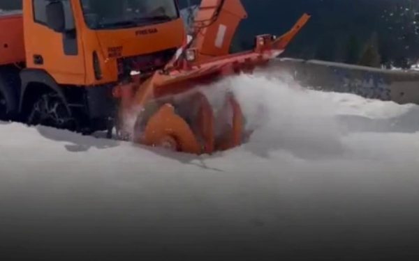 Deszăpezire URGENTĂ pe Transalpina: Se redă circulația rutieră