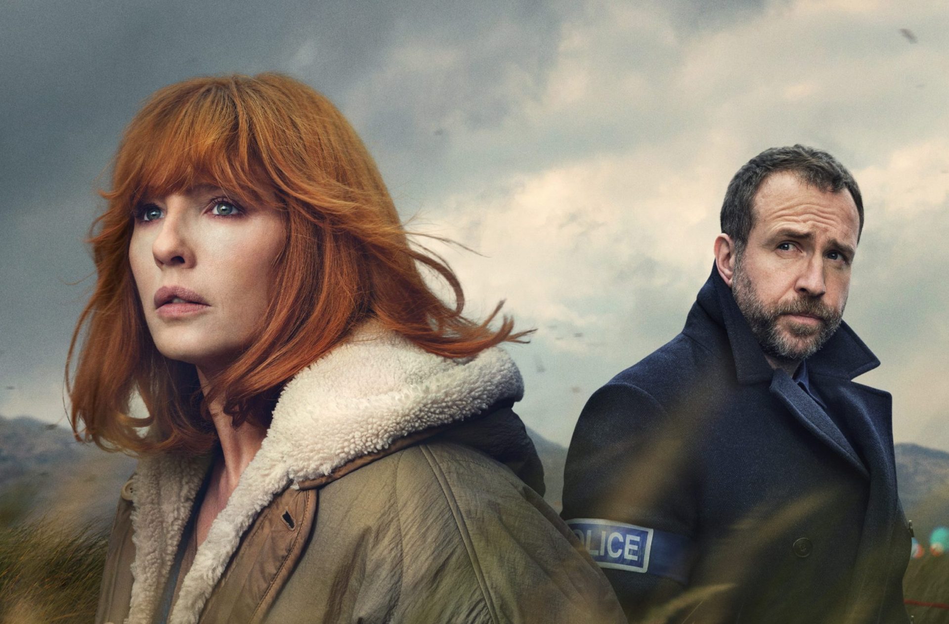 Serialul „Under Salt Marsh”, o dramă polițistă plasată într-un oraș fictiv din nordul Țării Galilor, a atras atenția nu doar prin povestea sa captivantă, ci și prin relevanța temelor ecologice și sociale