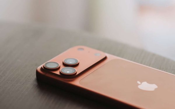 Apple: Ce culori uluitoare pregătește gigantul tech pentru noile iPhone?