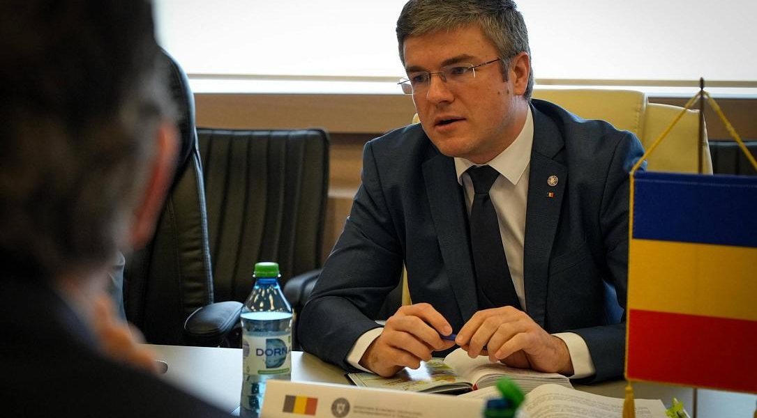 Ministrul vrea simplificarea reglementărilor pentru muncitorii străini în România