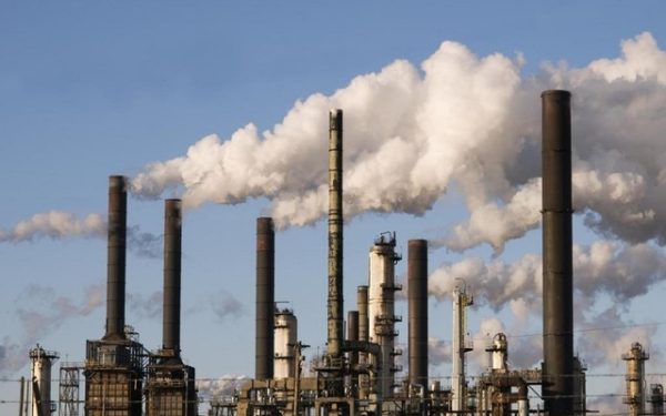 Iranul: Reface în două luni capacitatea de rafinare, sfidând sancțiunile