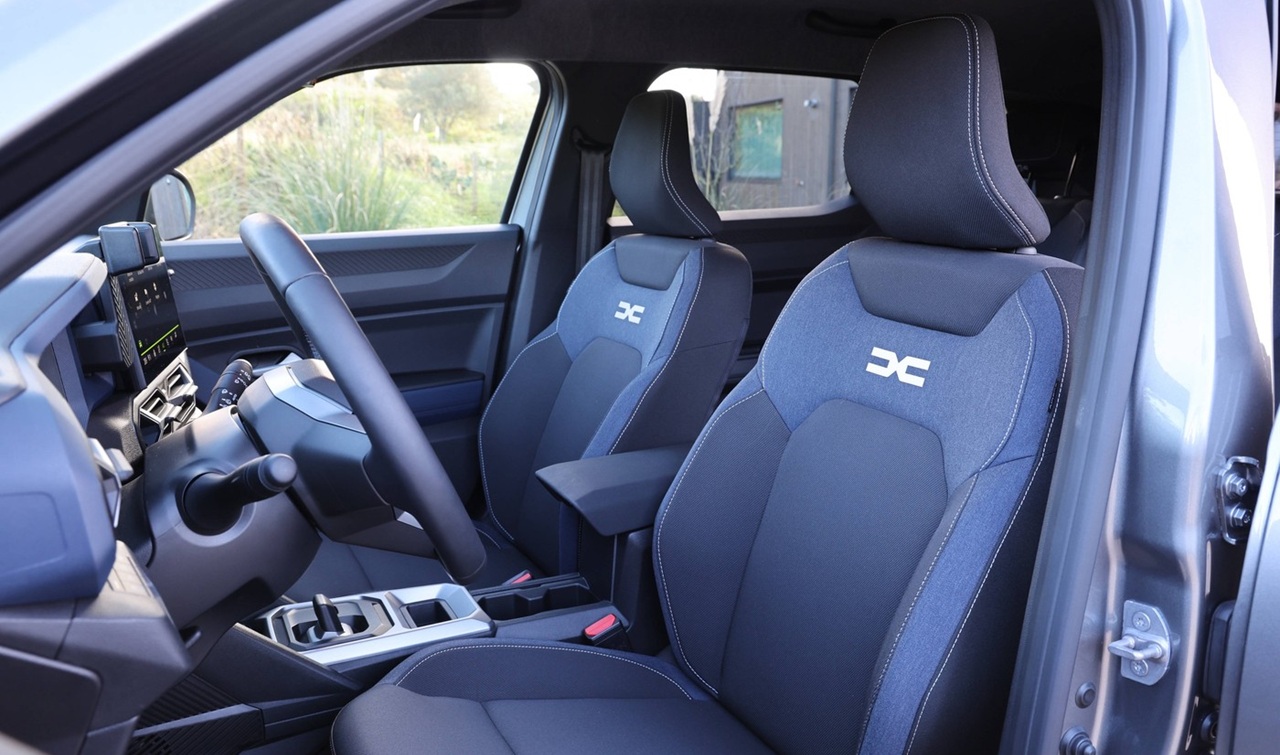 Italienii au reacționat entuziasmați la vizionarea noului Dacia Duster, modelul care a atras deja atenția pe piața europeană prin combinația sa de design modern, tehnologie avansată și prețuri competitive