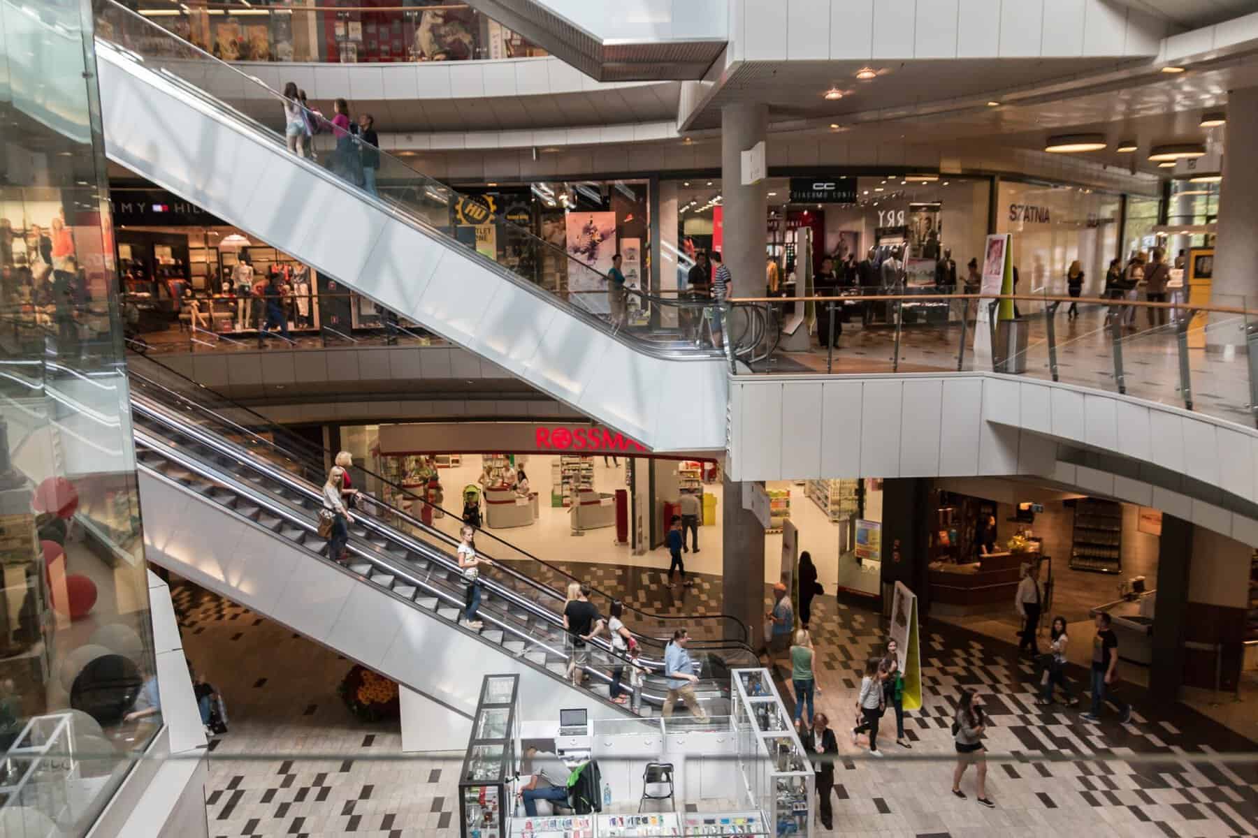 Scădere a Consumului: Comerțul cu Amănuntul în Scădere în Februarie Cifra de afaceri din comerțul cu amănuntul a înregistrat o scădere de 6,2% în februarie față de aceeași perioadă a anului trecut, potrivit datelor recente