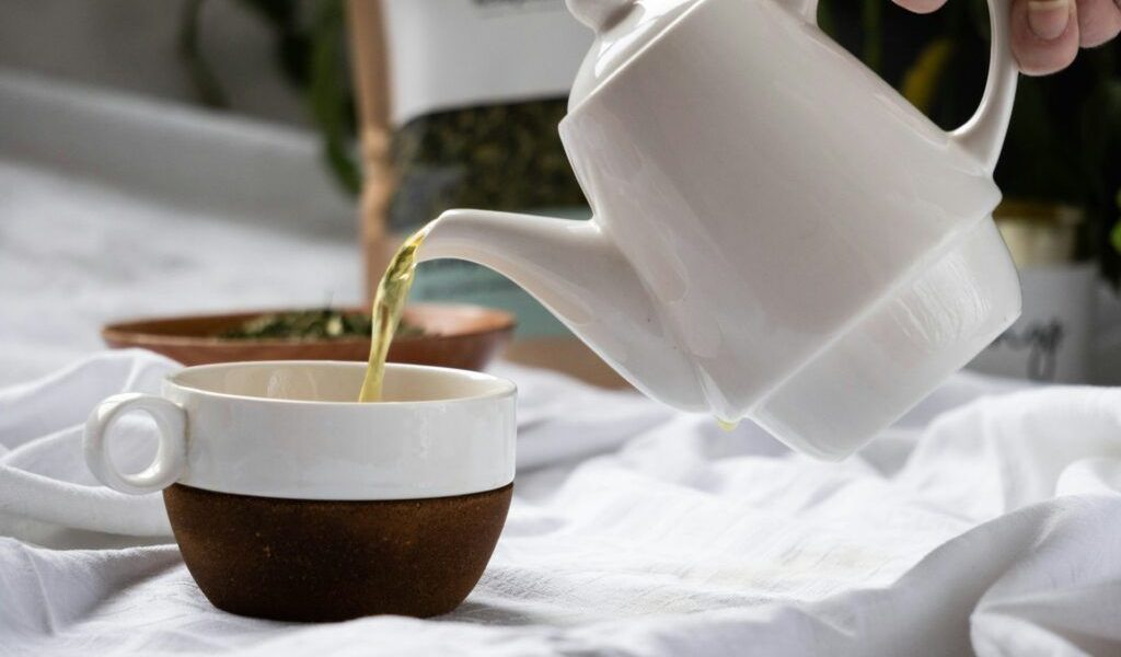 Băuturile SECRET care ajută la slăbit: Ce recomandă specialiștii din România