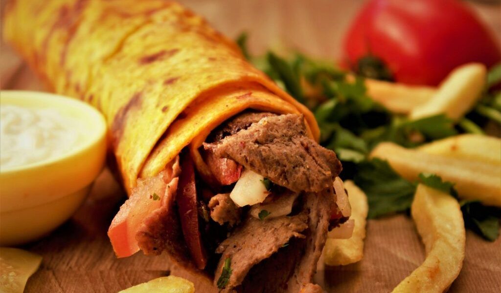 Bărbat, jecmănit la kebab: A plătit 1.700 de euro! Scena-șoc în România