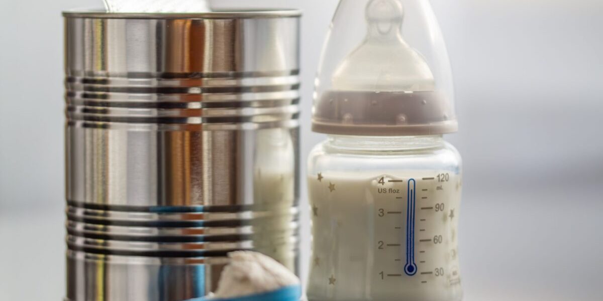 Cum alegi laptele praf potrivit pentru bebeluș? Ghid util pentru părinți