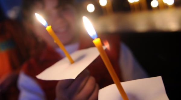 Lumina Sfântă de la Ierusalim a ajuns la București