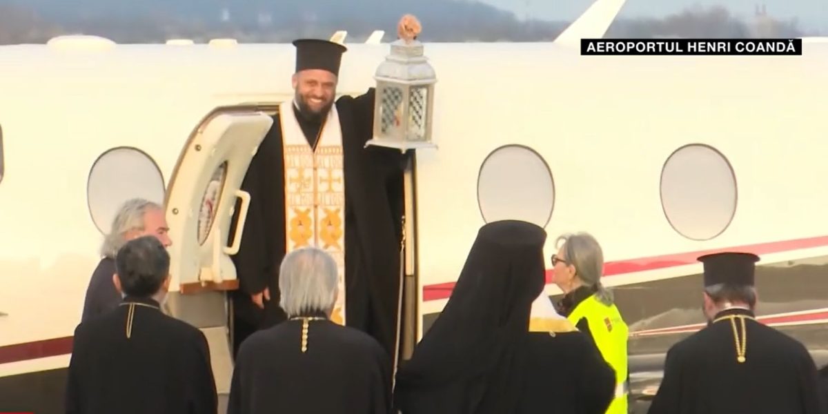 Lumina Sfântă a ajuns în România: „Ea deschide calea spre adevăr și libertate” (VIDEO)