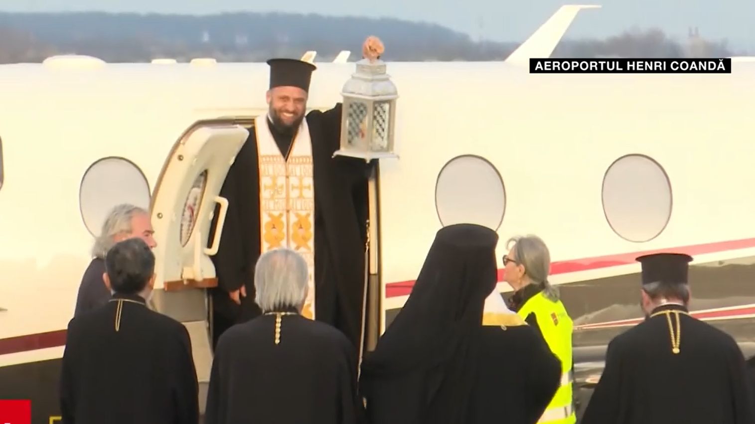 Lumina Sfântă a ajuns în România: „Ea deschide calea spre adevăr și libertate” (VIDEO)