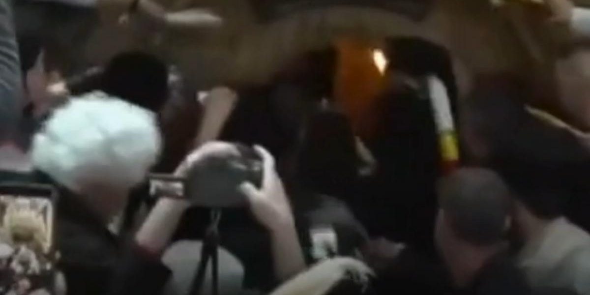 Lumina Sfântă a reapărut la Ierusalim: Minune la Biserica Sfântul Mormânt