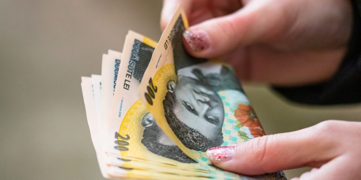 Salariile mai mari n-au îmbogățit tinerii. Compararea cu alții ucide mulțumirea