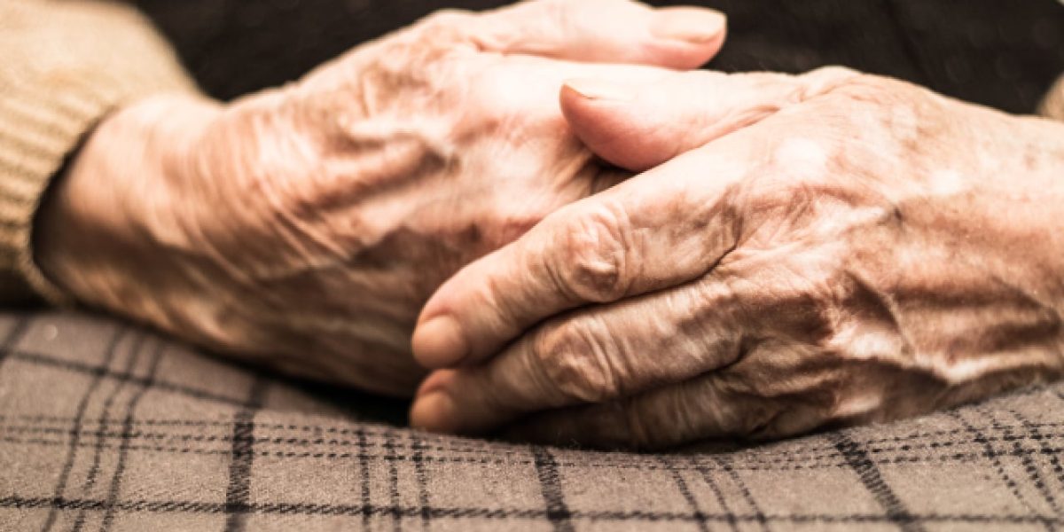 Pensionară, țepuită cu 200.000 de euro de „amici” falși, în Italia