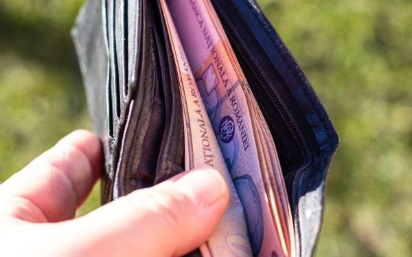 Salariul mediu net, în creștere: Românii au câștigat cu 39 lei mai mult în februarie