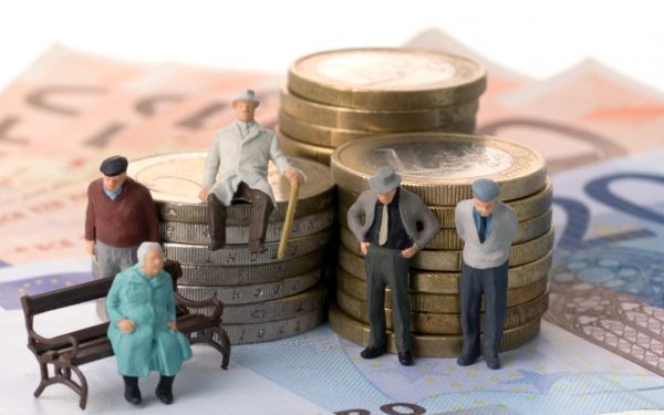Marea Pensionare: România, în pragul colapsului financiar. Cine va mai plăti pensiile