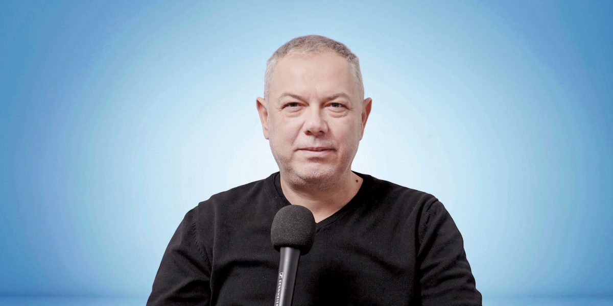 Cum arată aplicația care scapă un coworking de recepție