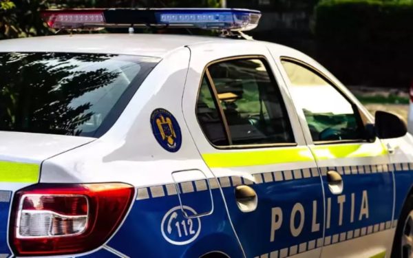 Polițiști chefuind pe manele în autospecială: Să sară permisele și gradele