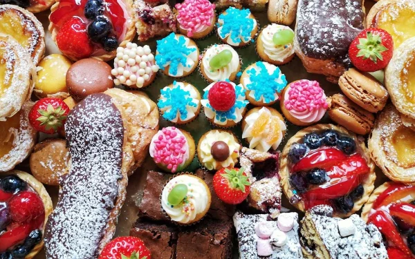 Desertul contra cozonacului: Cofetăriile, lovitura Paștelui pe buget de criză