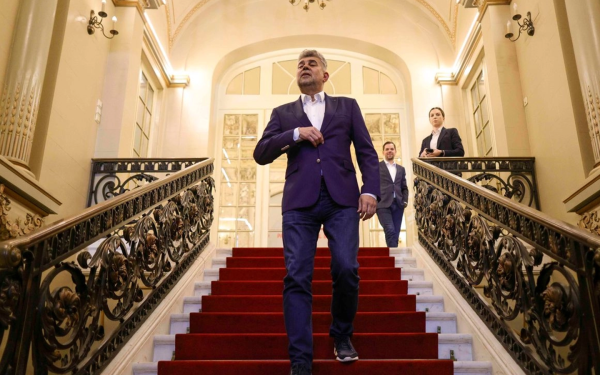 Ciolacu, „microbistul”, VREA demisia lui Bolojan! Gestul INCENDIAR, inspirat din fotbal