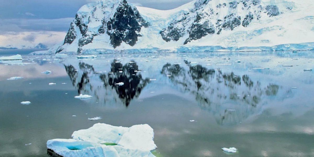 Alertă din Antarctica: Gheața se topește îngrijorător. Ce spun experții