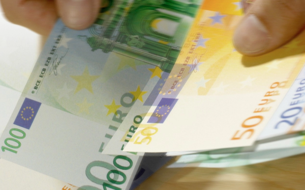 Bancnota-fantomă a EUROPEI dispare: Ce fac românii cu banii controversați?