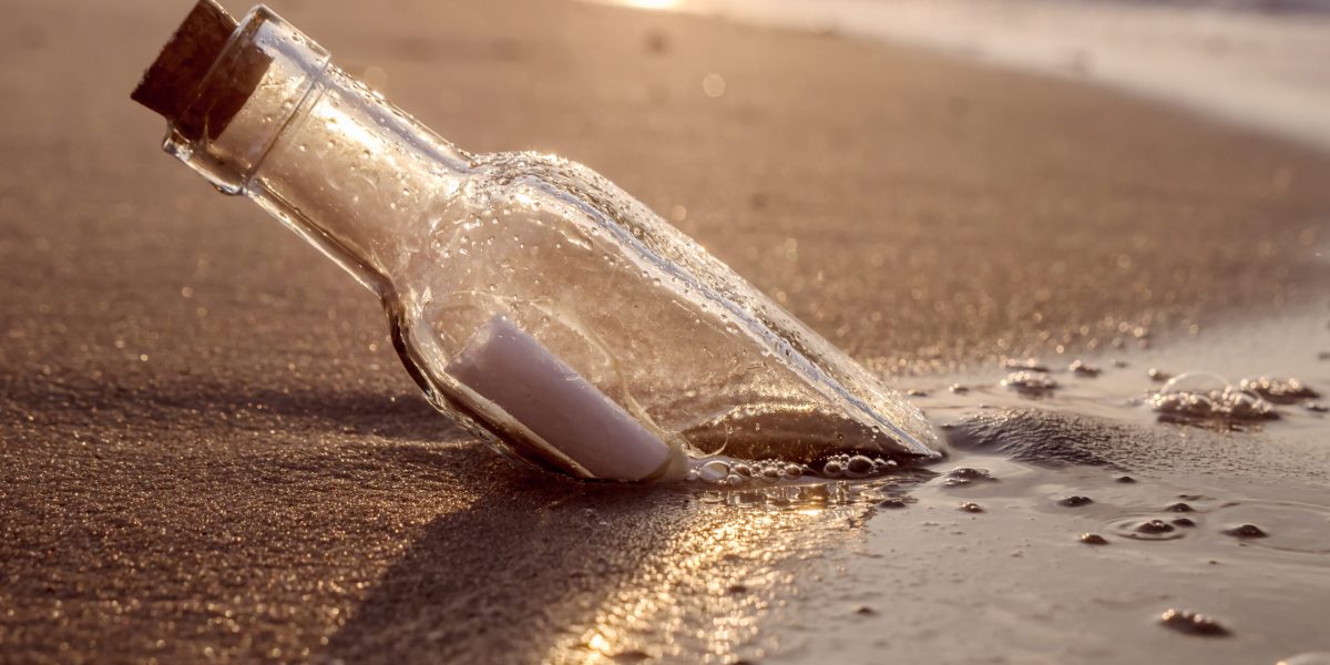 Șanse minime să dai de un mesaj în sticlă: Un mister marin