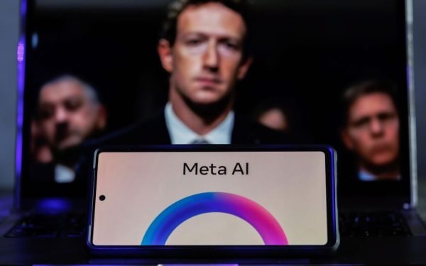 Meta: AI-ul lui Zuckerberg, secretul informațiilor interne. „Oamenii lucrează mai bine”