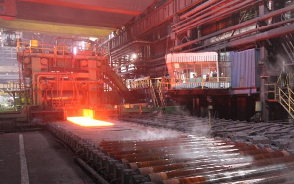 ArcelorMittal pleacă definitiv din România: Fabrica de la Roman, vândută ucraineanului Pinchuk