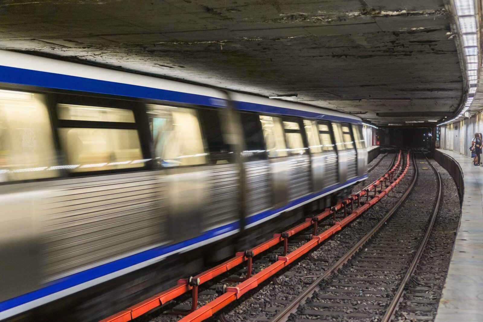 Metrorex și STB pregătesc scumpiri în București: Călătorii, loviți de noi taxe