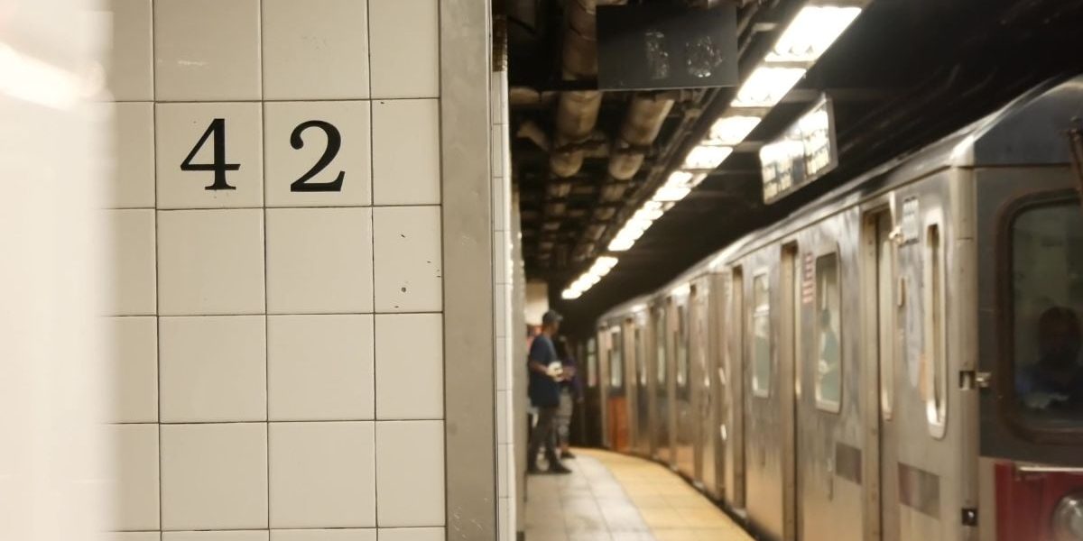 Înjunghieri înfiorătoare: Atacatorul a fost împușcat după ce rănise trei persoane