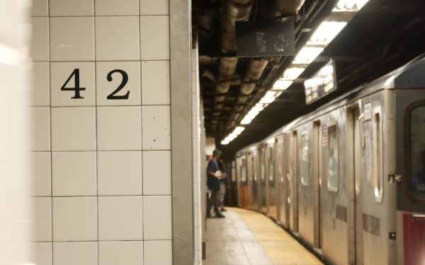 Înjunghieri înfiorătoare: Atacatorul a fost împușcat după ce rănise trei persoane