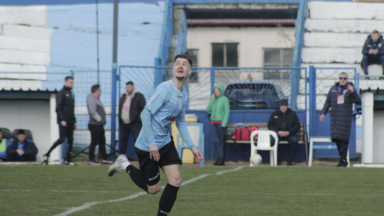 Reportaj Liga 3: Nervi pe teren, Mircea Lucescu și „Popovici”
