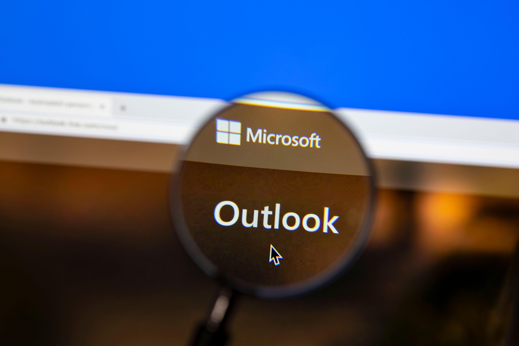 Microsoft a reușit să rezolve problema legată de impedimentul de a trimite emailuri din Outlook, problema fiind cauzată de un bug care afectează utilizatorii versației Classic Outlook