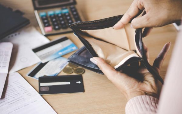 Mii de români, concediați în 2026: criza economică lovește România. Regiunile și domeniile afectate