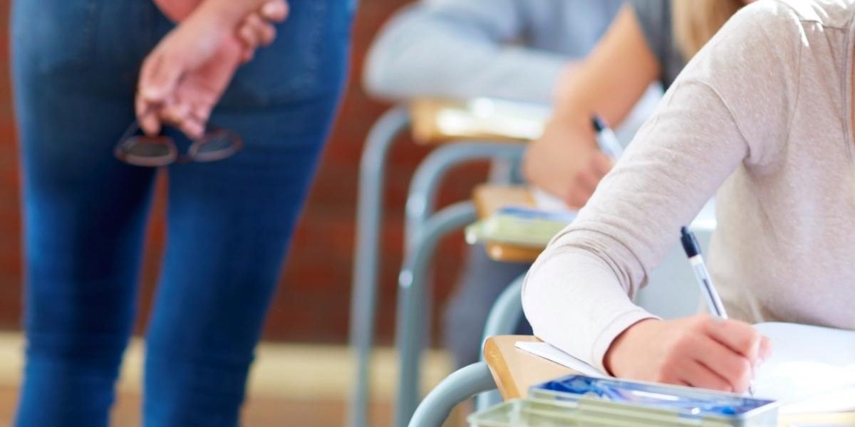 Educație: Ministerul detaliază învățământul dual. Ce beneficii aduce elevilor și în ce domenii