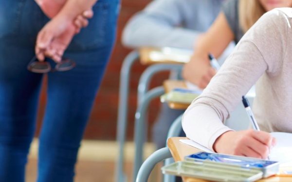 Educație: Ministerul detaliază învățământul dual. Ce beneficii aduce elevilor și în ce domenii