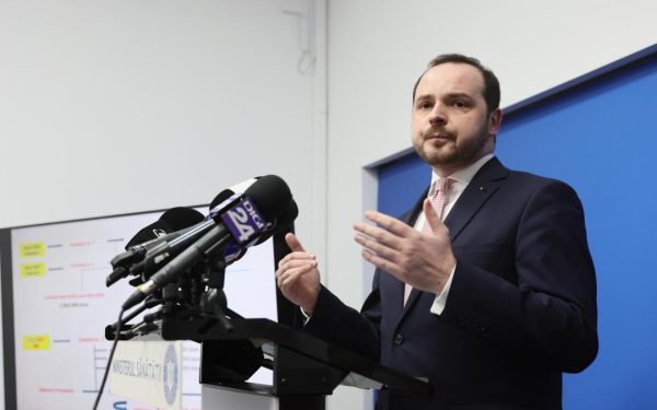 Rogobete la Washington: Cum vrea să schimbe scandalul vaccinurilor pe tratamente