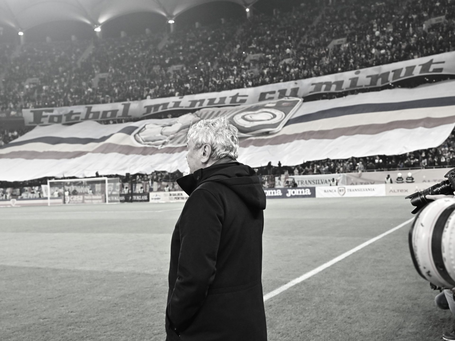 Decesul lui Mircea Lucescu, o figură legendară a fotbalului românesc, a stârnit un val de emoție în întreaga lume