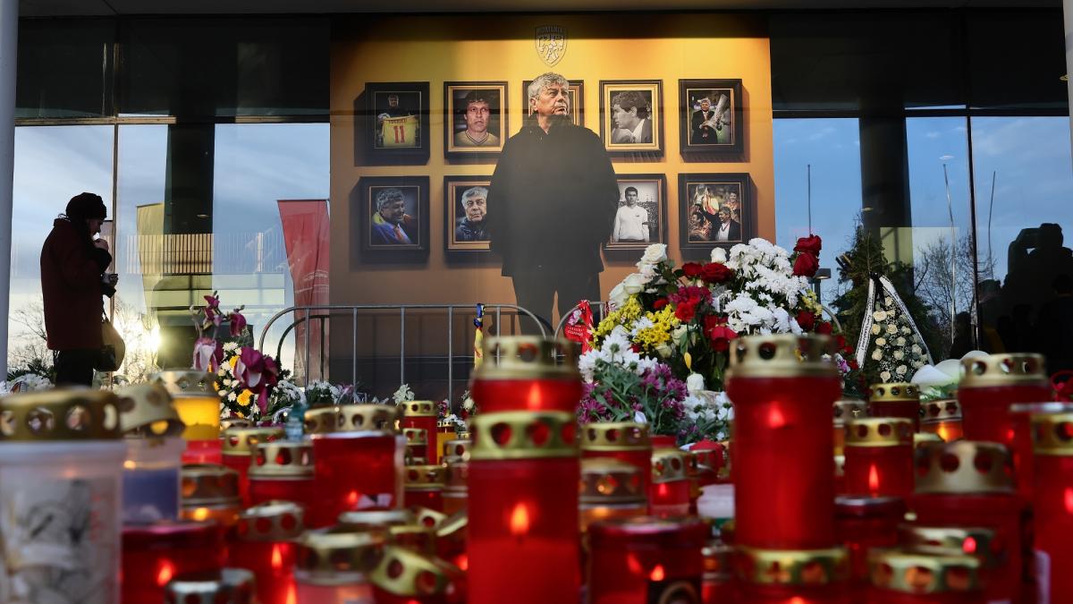 Doliu la Hunedoara după decesul lui Mircea Lucescu Hunedoara, orașul în care cariera legendarului antrenor Mircea Lucescu a început, trăiește momente de profundă tristețe