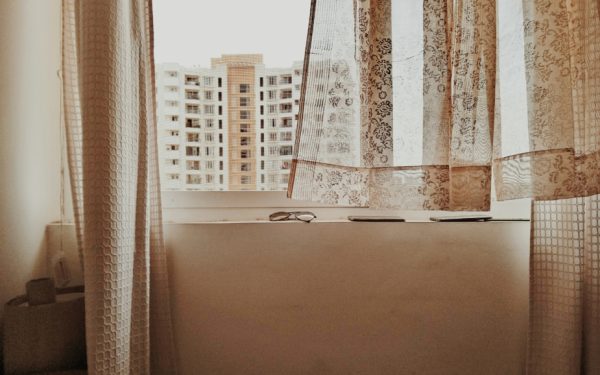 Aruncă gunoiul de la etaj și plătești: Amendă record în Pitești